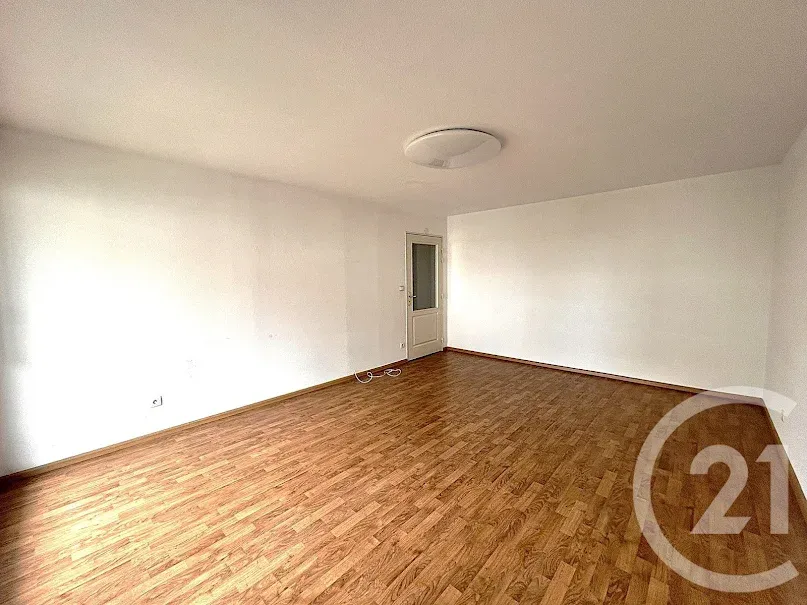 Toad - 3-Bedroom Apartment with Balcony in Strasbourg