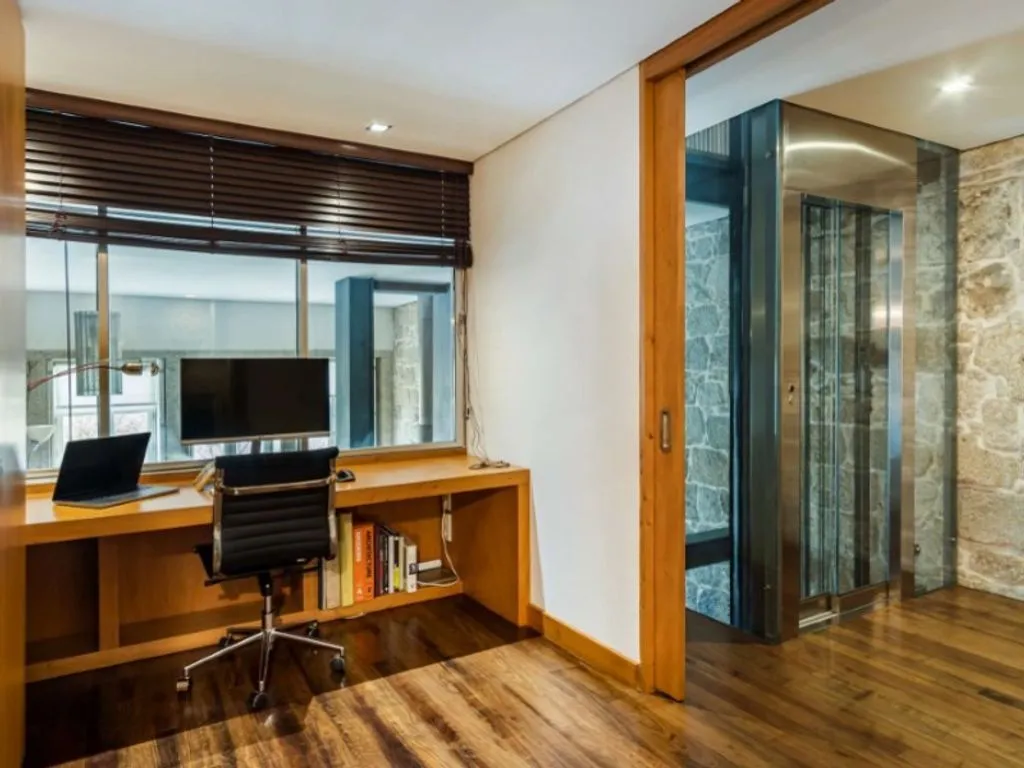 Office - Luxury Apartment with Pool in Porto
