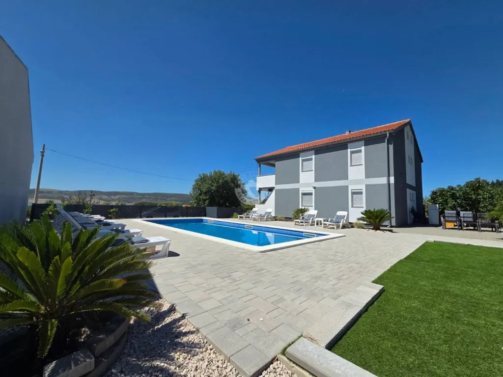 Piscina - Family House with Pool in Starigrad