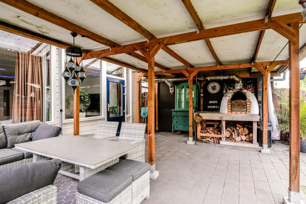 Terrasse - Modern Corner House with Solar Panels in Atolwijk