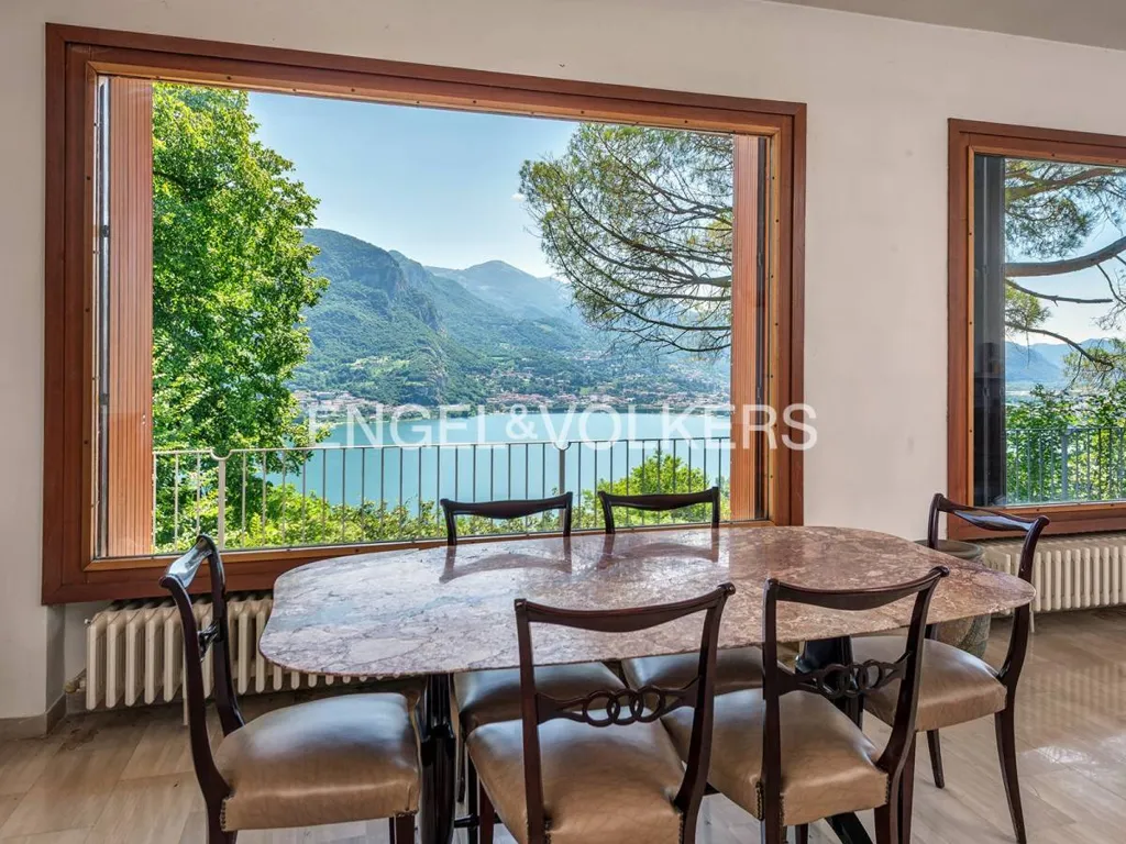 Dining Room - Villa with Lake View in Galbiate