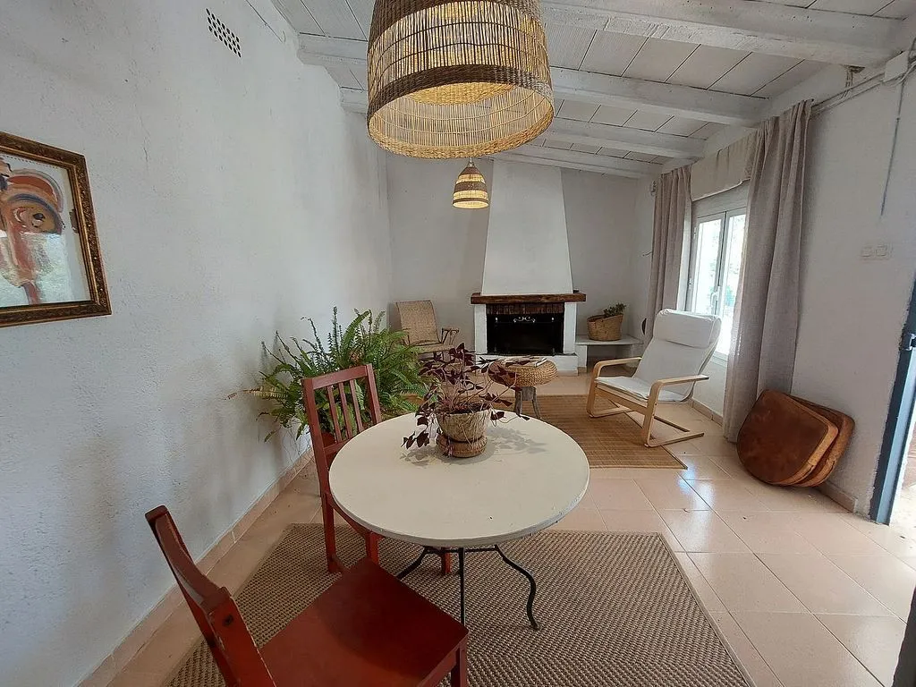 Salle à manger - Rustic Cottage with Mediterranean Garden in Mont-Roig