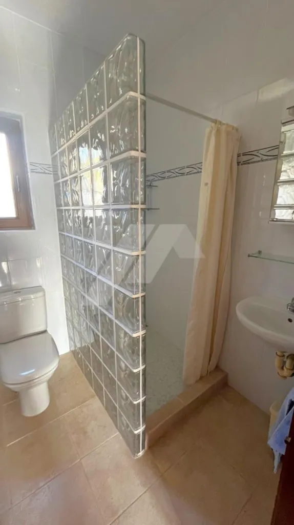 Salles de bain - Traditional Villa with Large Plot in Cala Advocat