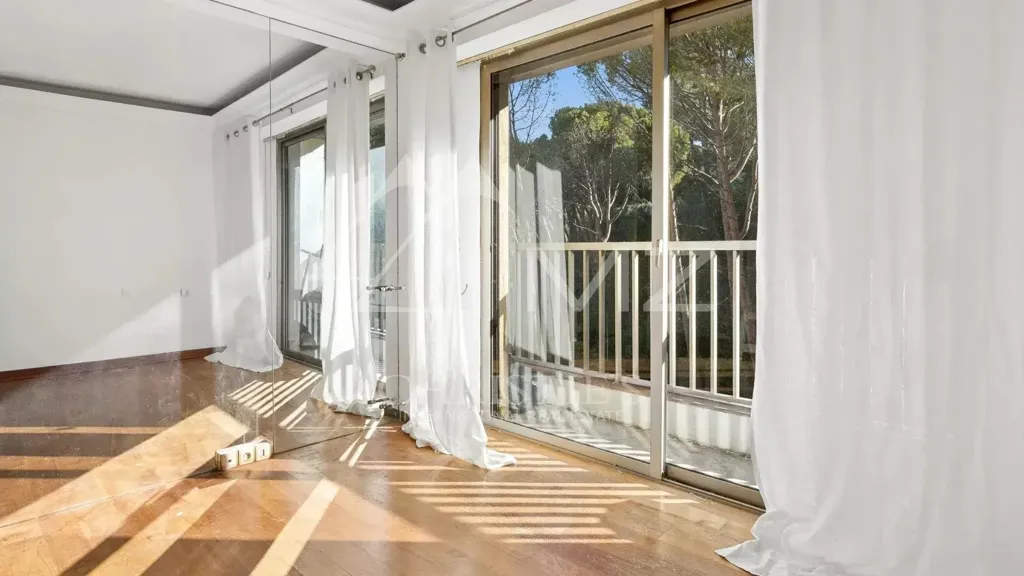 Pièces - Appartement Luxueux avec Vue Mer à Cannes