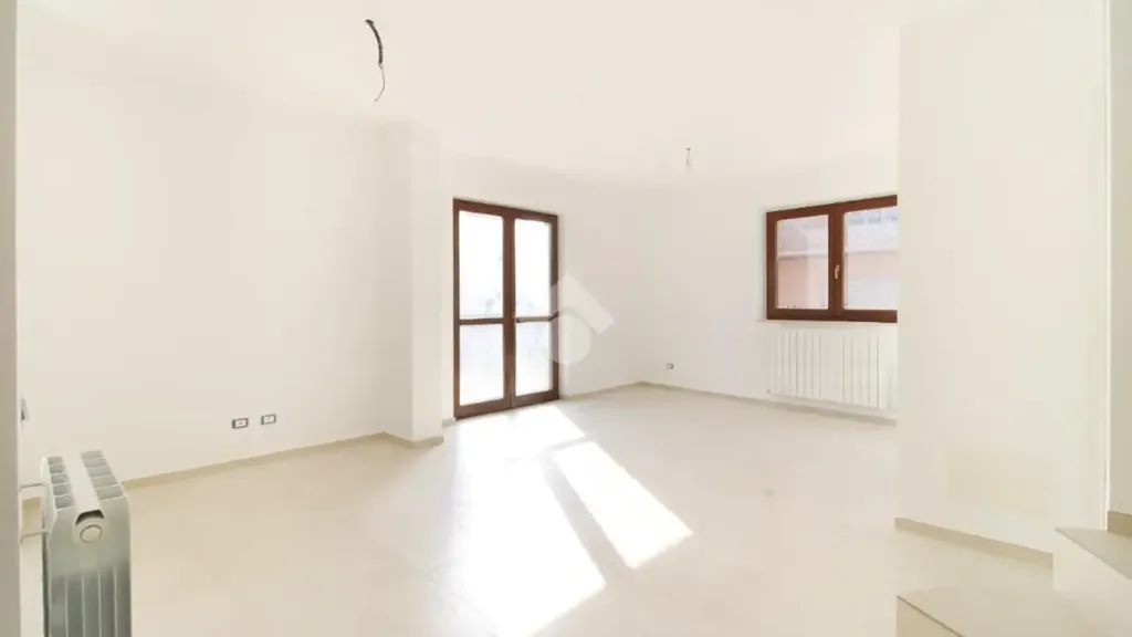 Pièces - Trilocale with Private Garden in Monte Urano