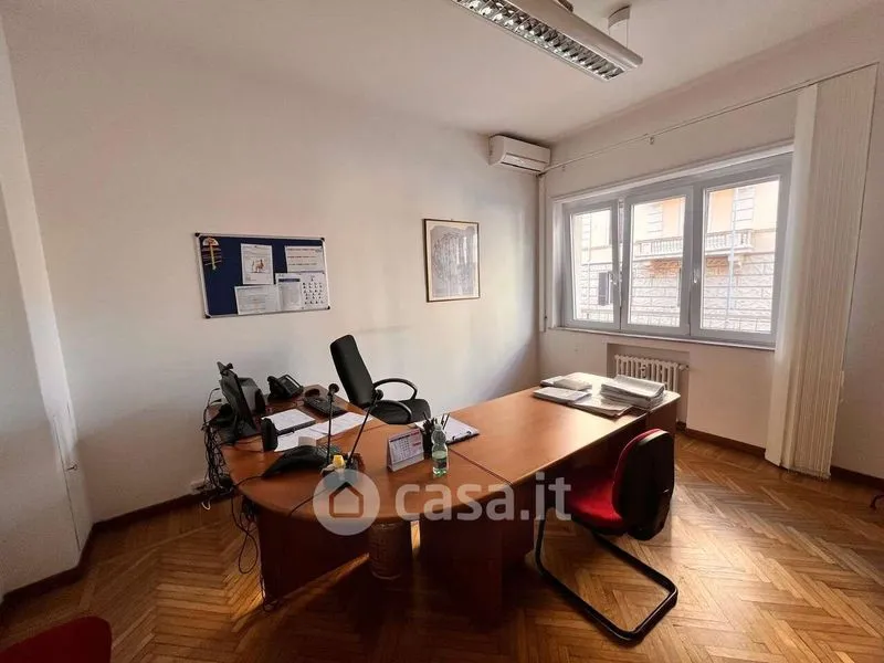 Bureau - Versatile Apartment in Via Torlonia, Rome