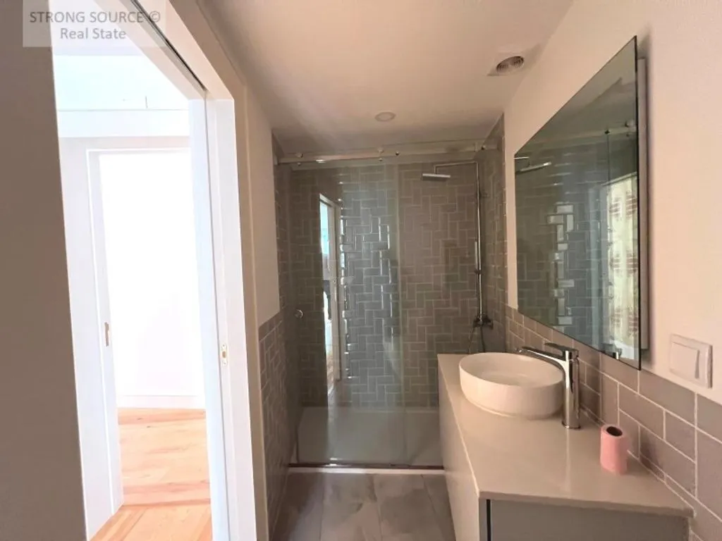 Vannitoad - Luxury Apartments with River View in Graca, Lisbon