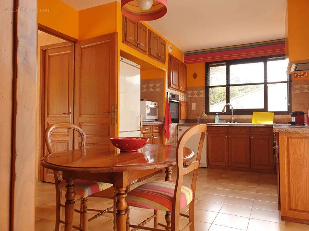 Köök - Architectural House with Professional Space in Amélie-les-Bains