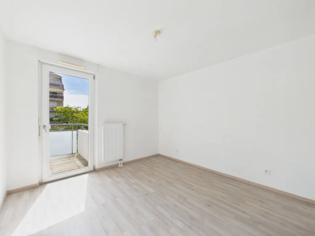 Stanze - Bright 2-Bedroom Apartment with Balcony in Bischheim