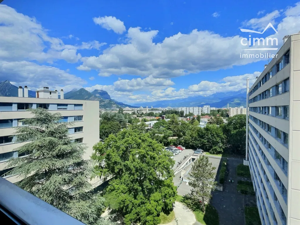 Balcony - Apartment with Mountain View in Seyssinet-Pariset