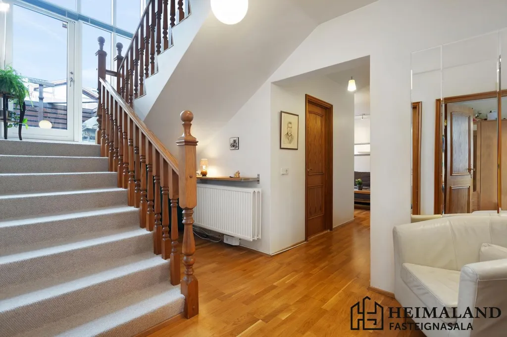 Stanze - Two-Storey End House with Garden in Reykjavik