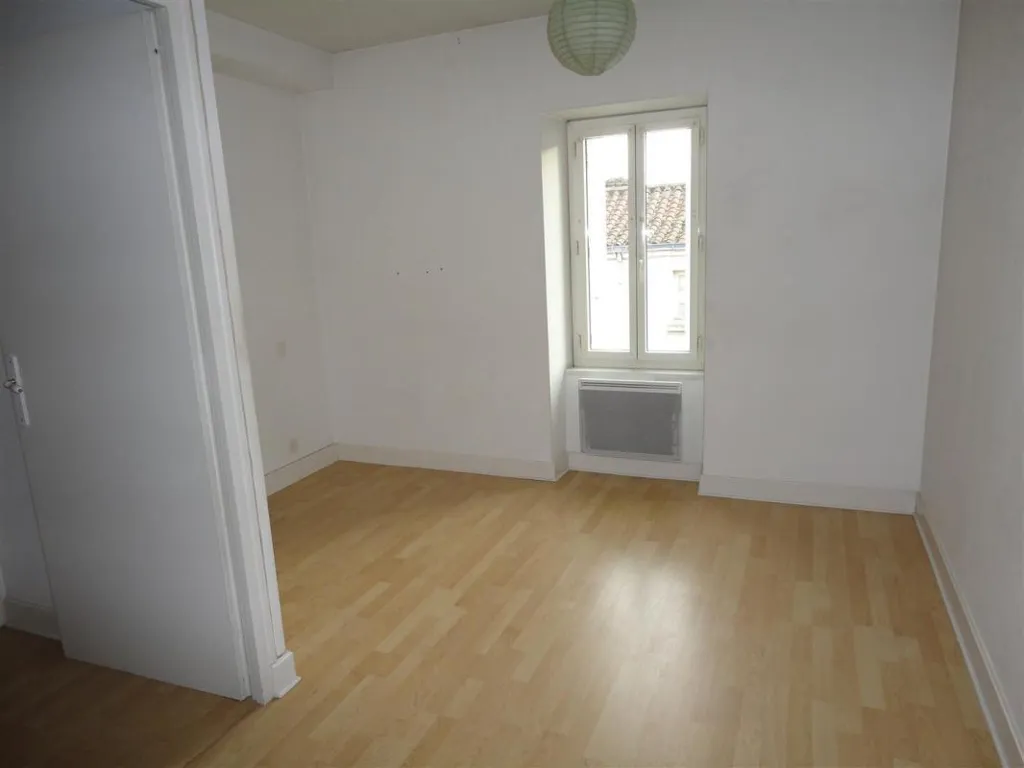 Toad - Duplex with Terrace in Les Herbiers Centre