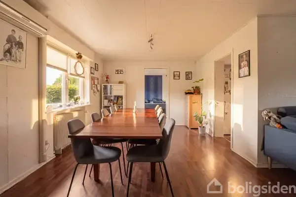 Söögituba - Villa with Open Field View in Bramming