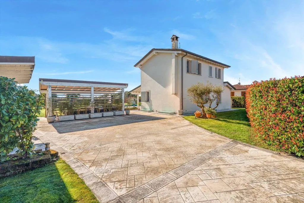 Jardin - Modern Villa with Pool in Lido di Camaiore