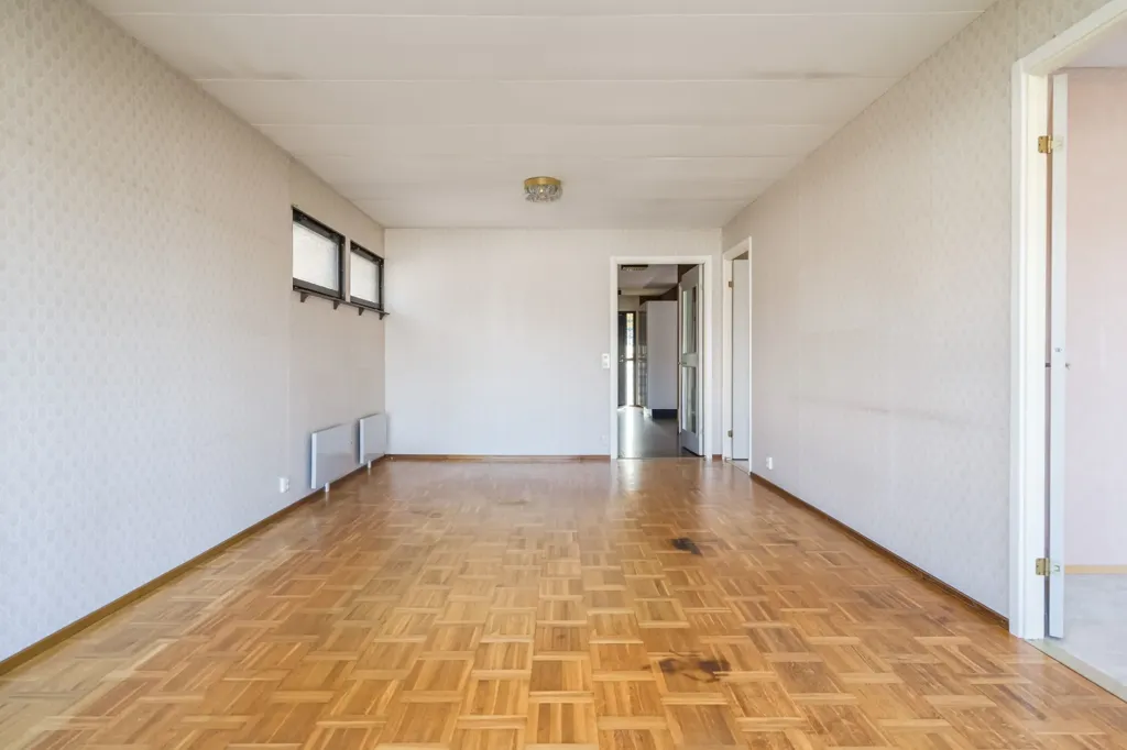 Pièces - Family House with Development Potential in Åby