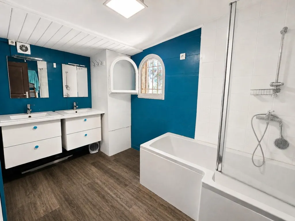 Bathrooms - Mazet with Garden and View near Mireval