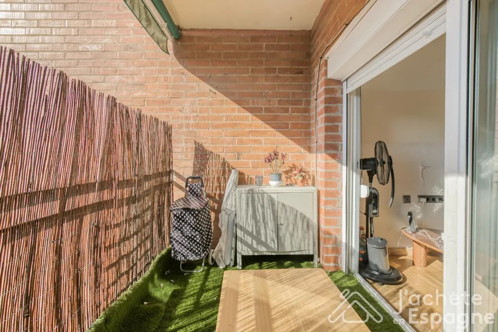 Aed - Apartment with East-Facing Terraces in Gavà