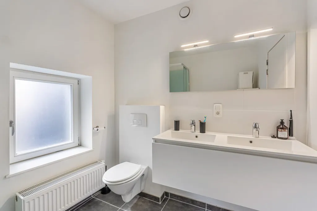 Salles de bain - Appartement Rénové et Énergétique au Centre de Diest
