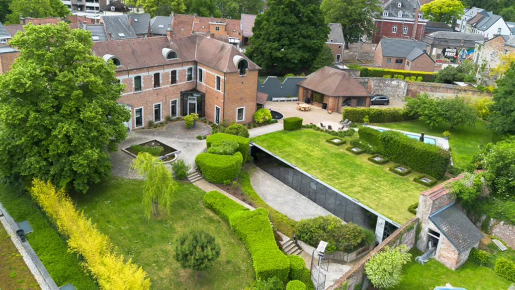 Õhuvaade - Elegant Villa with Pool in Nivelles