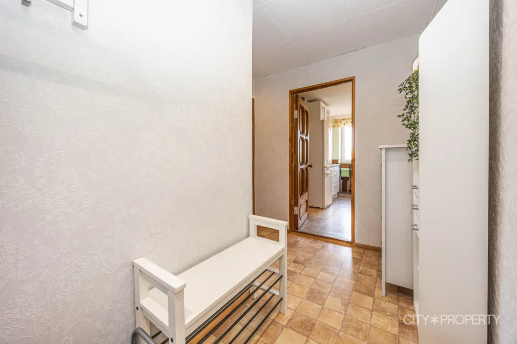 hallway_entrance