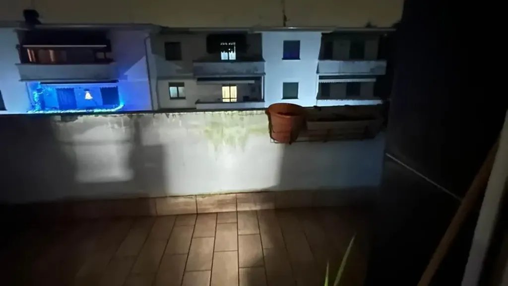 Balcone - 5-Room Apartment with Balcony in Suzzara