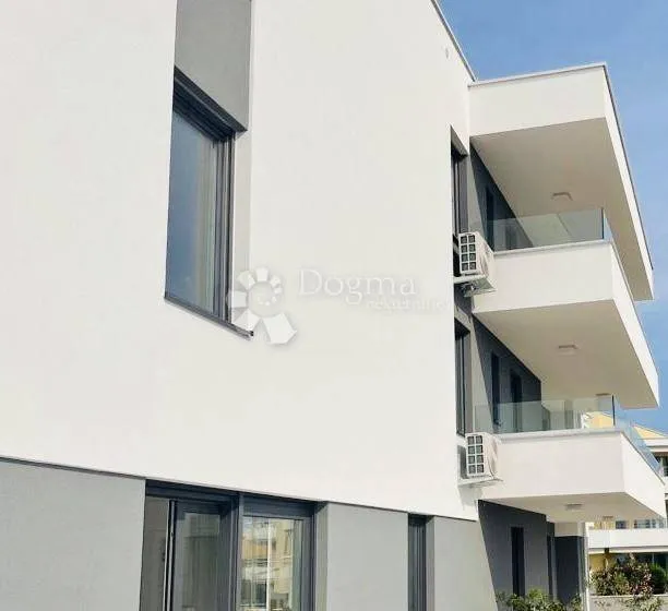 Esterno - New Seafront Apartment with Terrace in Novalja