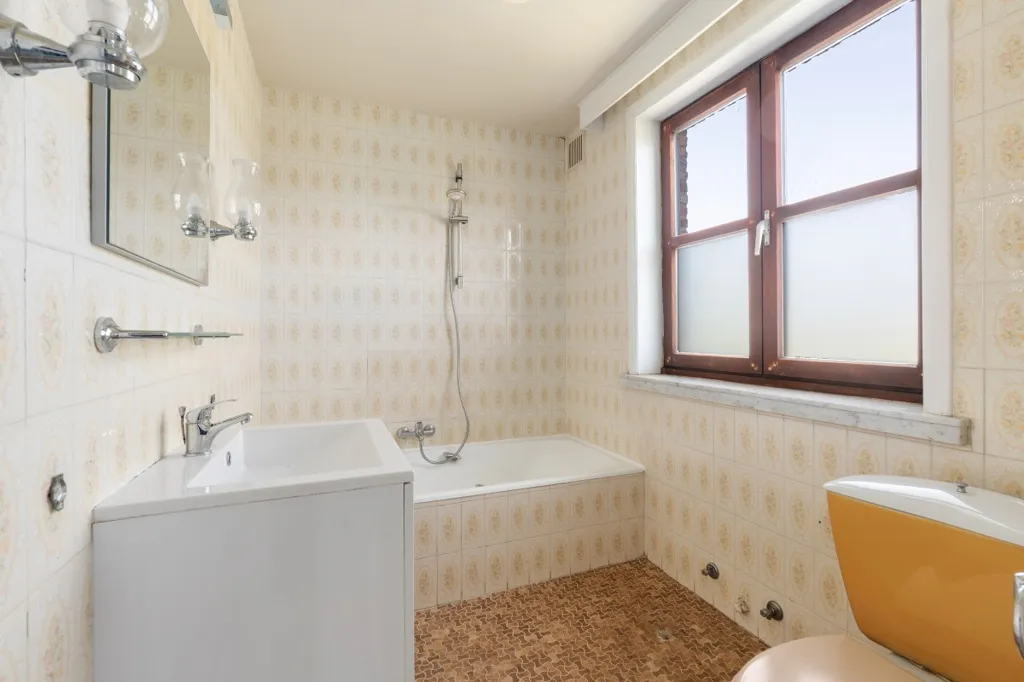 Salles de bain - Maison Individuelle avec Grand Jardin à Temse