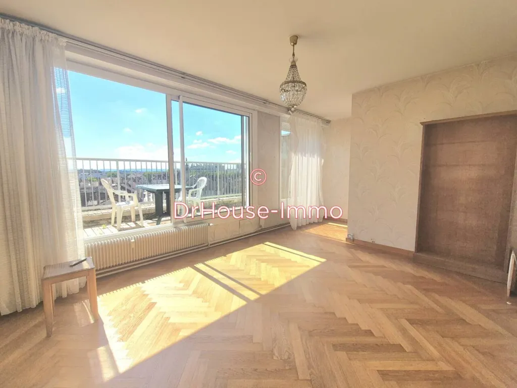 Séjour - Appartement 3 Pièces avec Terrasse à Chalon-sur-Saône
