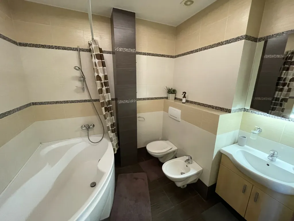 Salles de bain - Modernised Apartment with Park View in Verkiai