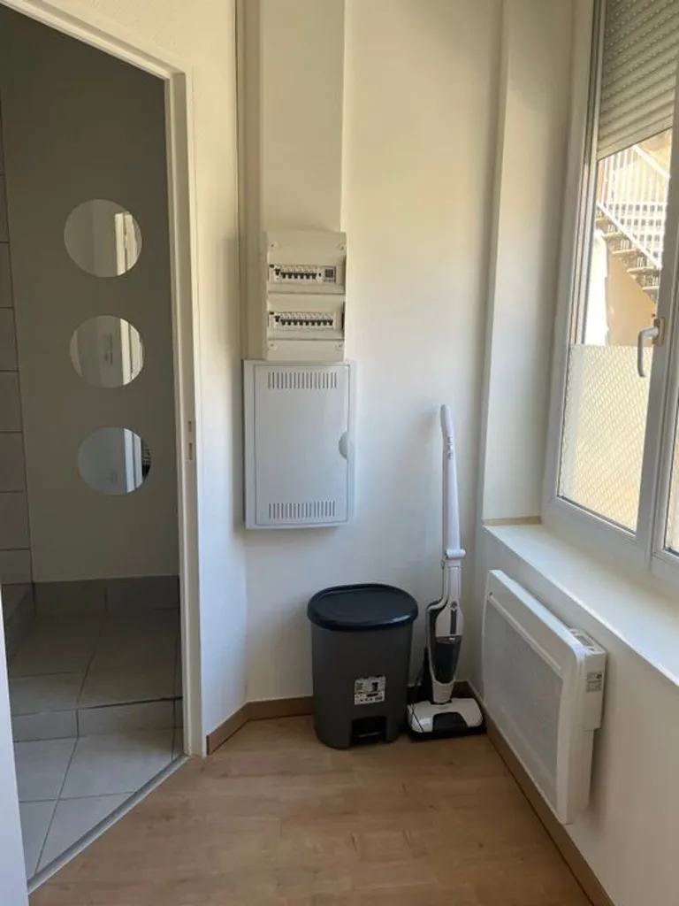 Lavanderia - Meubled 2-Bedroom House in Saint-Étienne