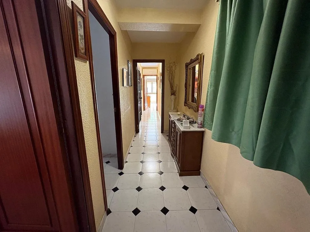 Entrée - 3-Bed Apartment with Balcony in Benidorm