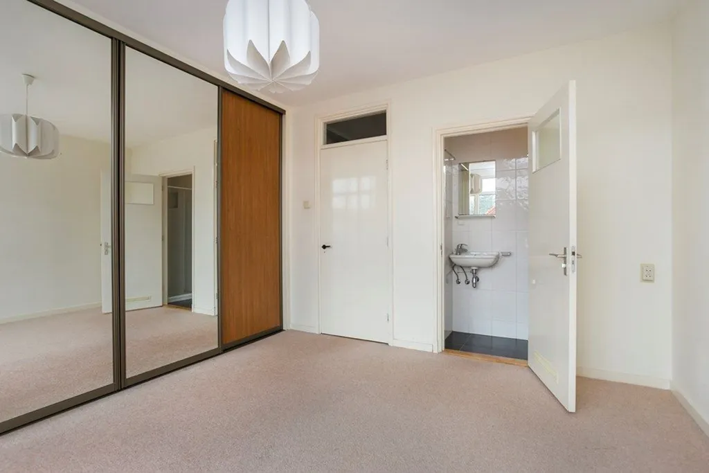Magamistoad - Portiekflat with Park Views in Den Haag