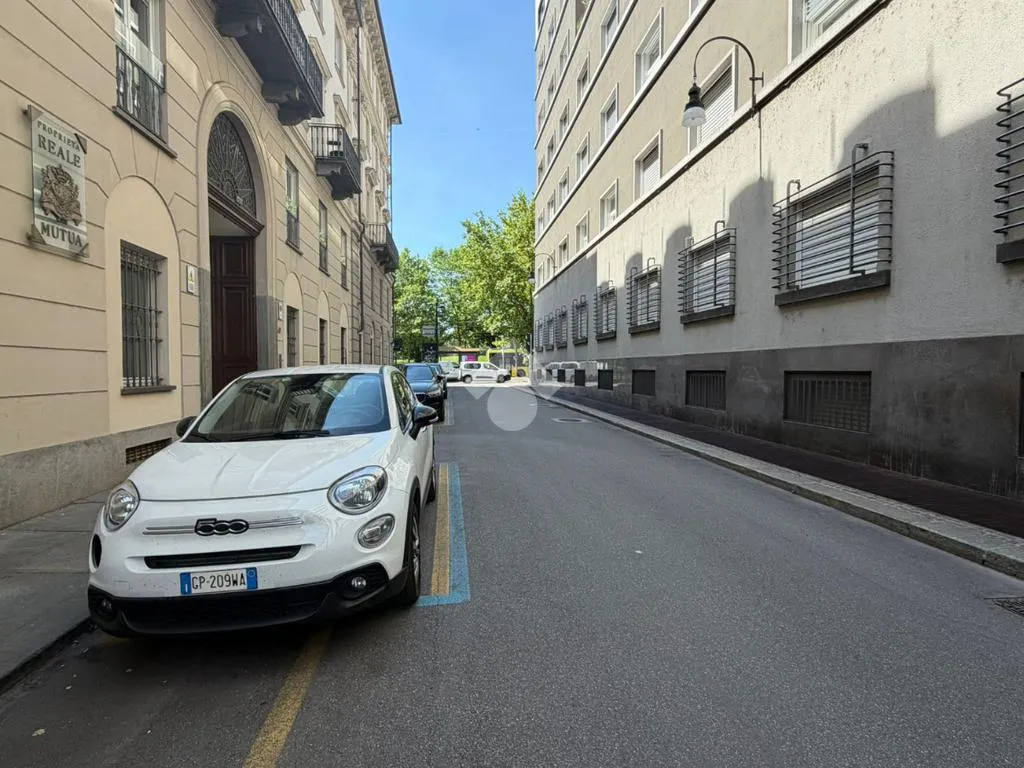 Välivaade - Parking Space in Central Torino