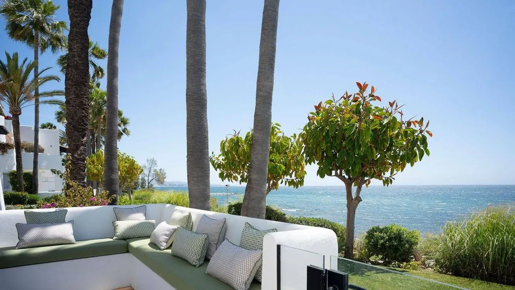 Terrasse - Luxury Beachfront Apartment in Puente Romano, Marbella
