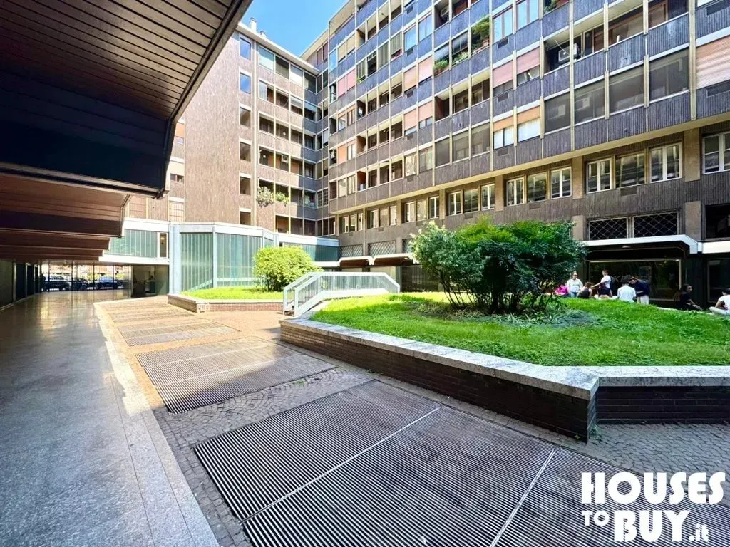 Jardin - Apartment with Balconies in Central Milan