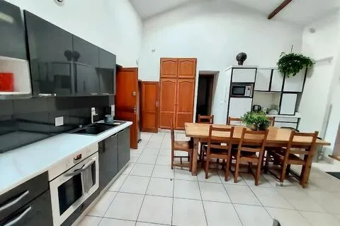 Cuisine - Maison de Plain-Pied avec Piscine et Terrain d'1 Hectare