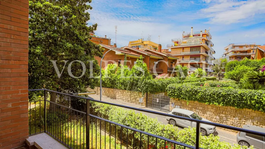 Balcon - Partially Furnished Flat with Balcony in Rome