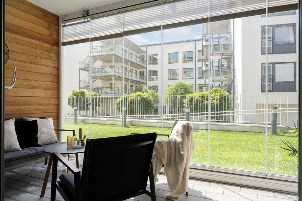 Balcon - Modern Flat with South-Facing Balcony in Nissastrand