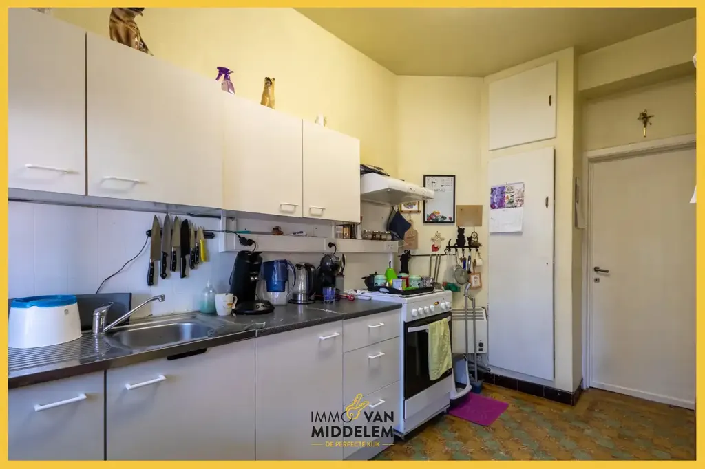 Cuisine - Appartement avec 3 Chambres et Zolder Inconstructible à Proximité des Transports