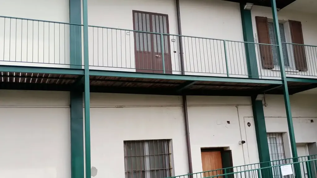 Rõdu - Armed Bilocale with Balcony in Milan