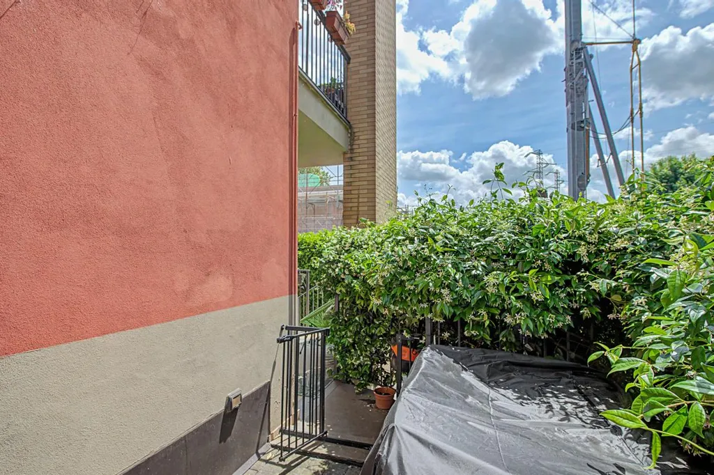 Giardino - Three-bedroom Apartment with Terrace in Parma