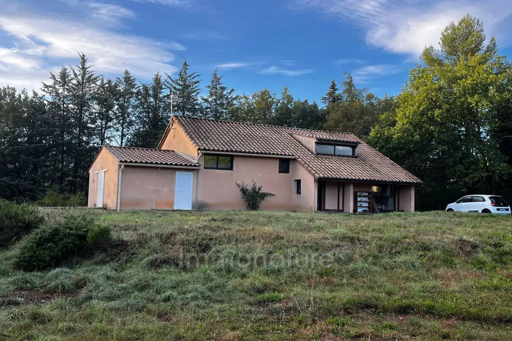 Esterno - Villa with Garden in Laroque