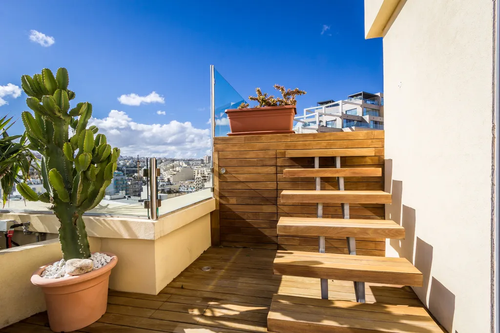 Terrace - 3-bedroom apartment in Portomaso