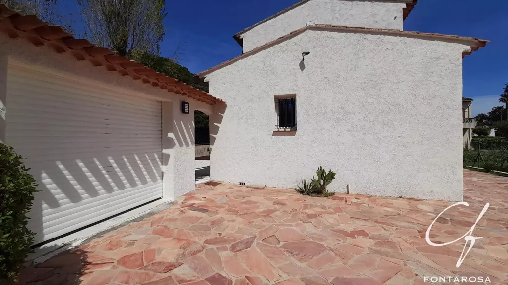 Exterior - Renovated Villa with Garden in Sainte-Maxime