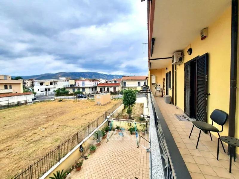 Balcon - Armed Trilocale with Balcony in Santa Maria a Vico
