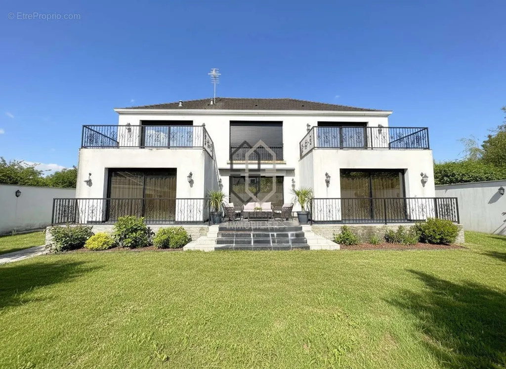 Extérieur - Maison Récemment Construite avec Terrasse au Calme