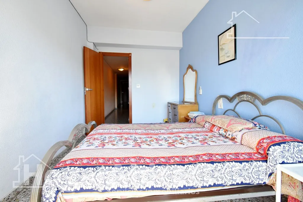 Magamistoad - Spacious Flat with Balcony in Oliva