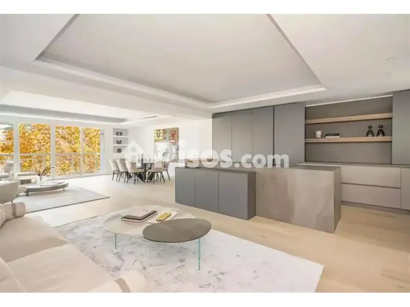Séjour - Modernised Apartment with Views in Recoletos