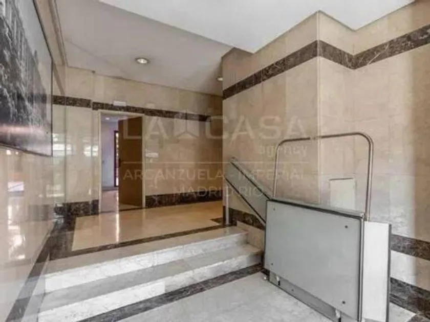 Esik - Corner Flat with Terraces in Imperial, Madrid