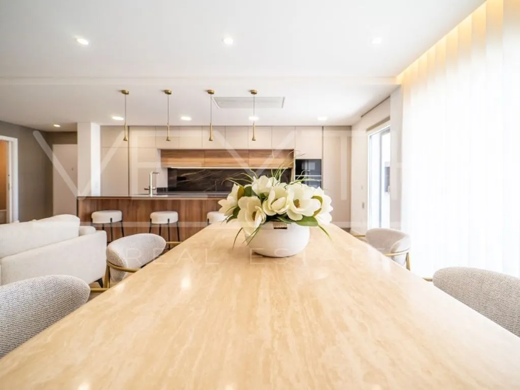 Söögituba - Luxury Duplex Flat with Terrace in Portas da Cidade